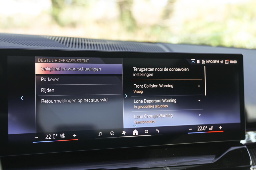 BMW i5 26
