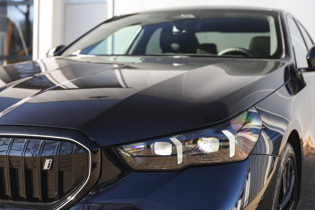 BMW i5 28