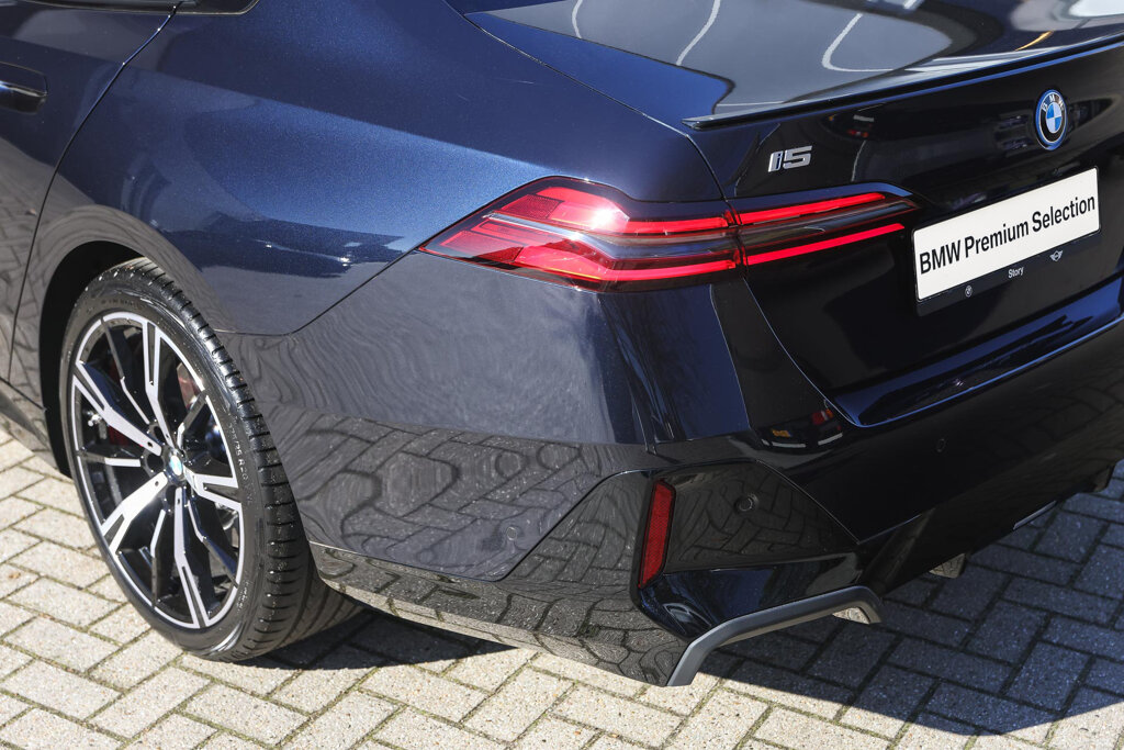 BMW i5 31