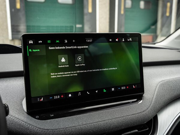 Apple Carplay/Android Auto Apple Carplay/Android Auto