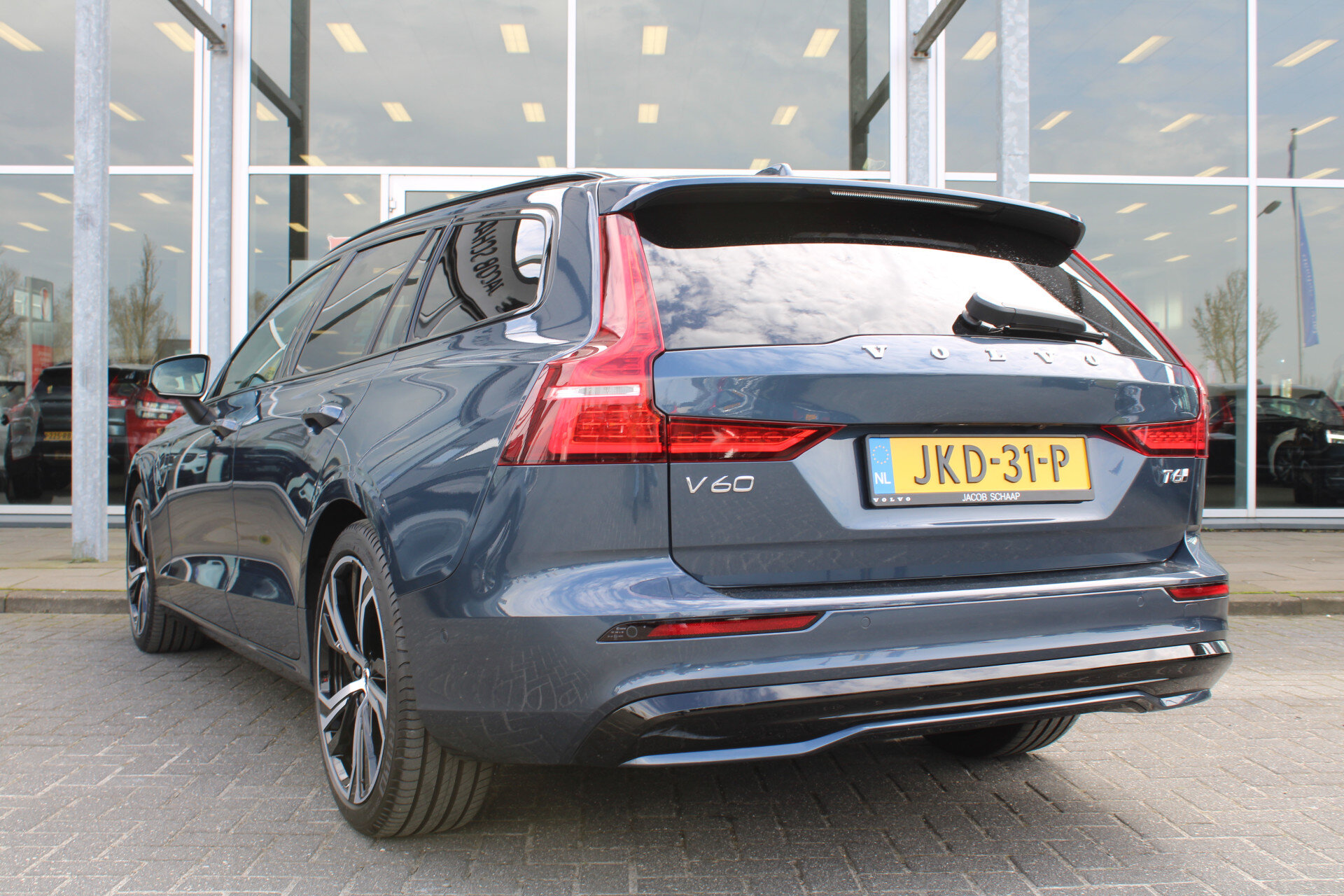 Volvo V60 T6 Plug-in Hybrid AWD Plus Dark - Afbeelding 3