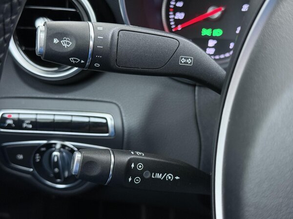 Cruisecontrol met HOLD-functie en variabele snelheidsbegrenzing SPEEDTRONIC