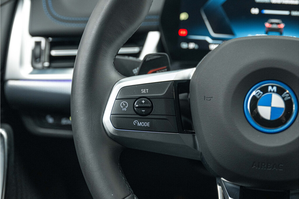 BMW iX1 14