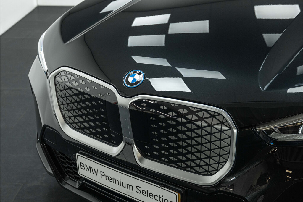 BMW iX1 30
