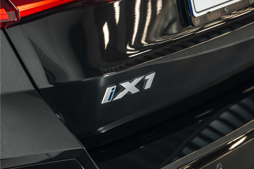 BMW iX1 32