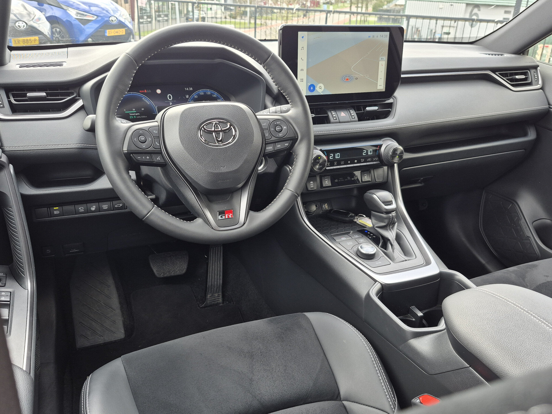 Toyota RAV4 2.5 Plug-in Hybrid AWD GR SPORT - Afbeelding 2