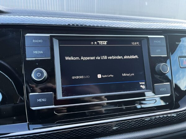 Apple Carplay/Android Auto Apple Carplay/Android Auto