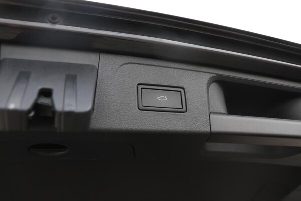 elektrisch bedienbare achterklep met sensorsturing