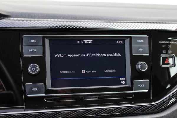 Apple Carplay/Android Auto Apple Carplay/Android Auto