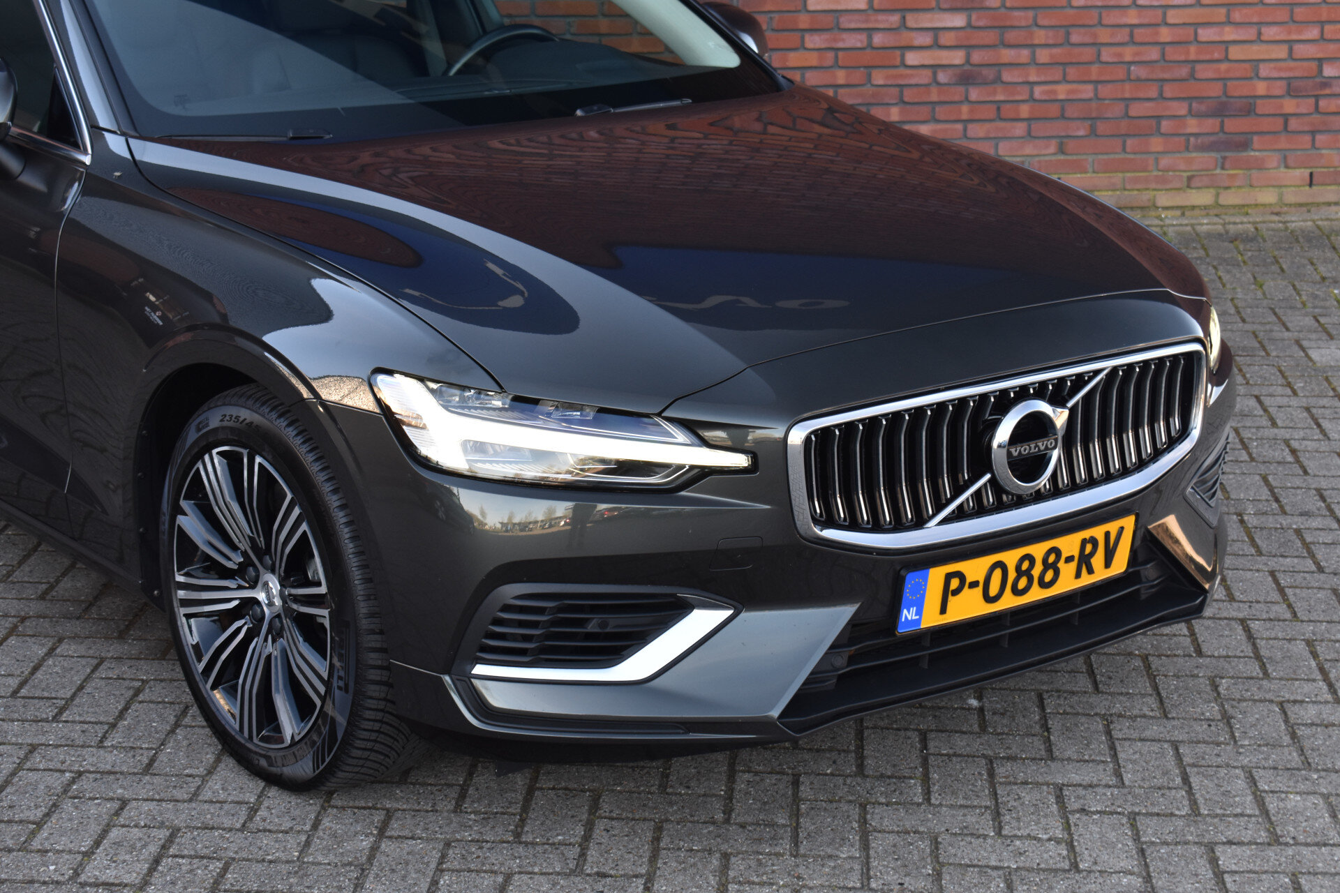 Volvo V60 T6 350PK Plug-in hybrid AWD Inscription - Afbeelding 2