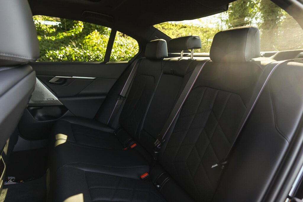BMW i5 12