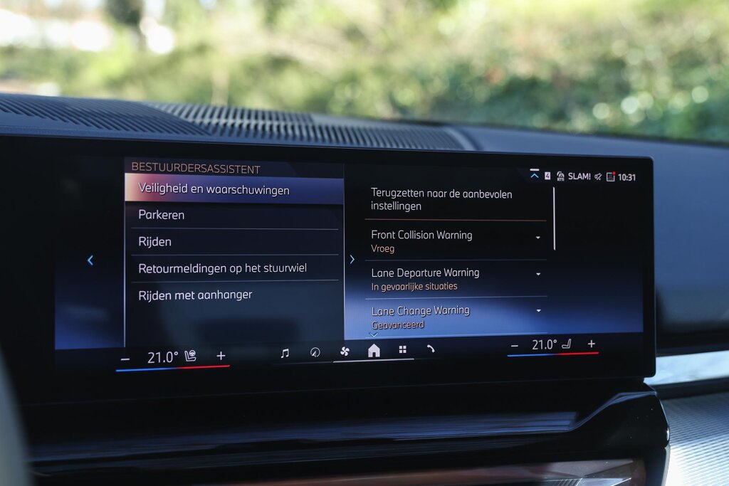 BMW i5 28