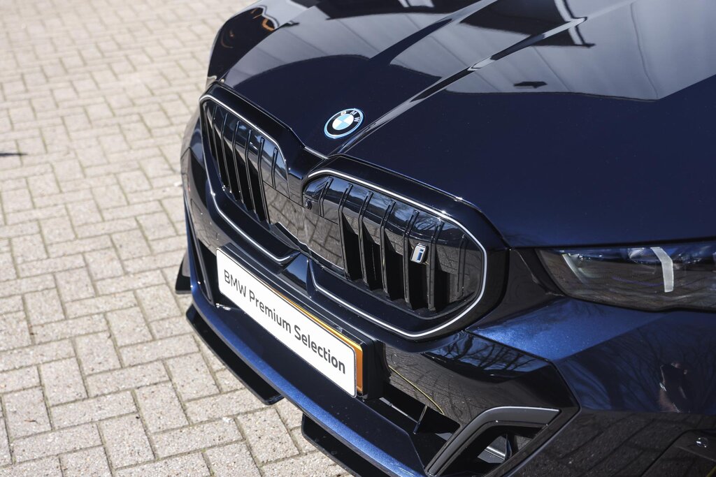 BMW i5 29
