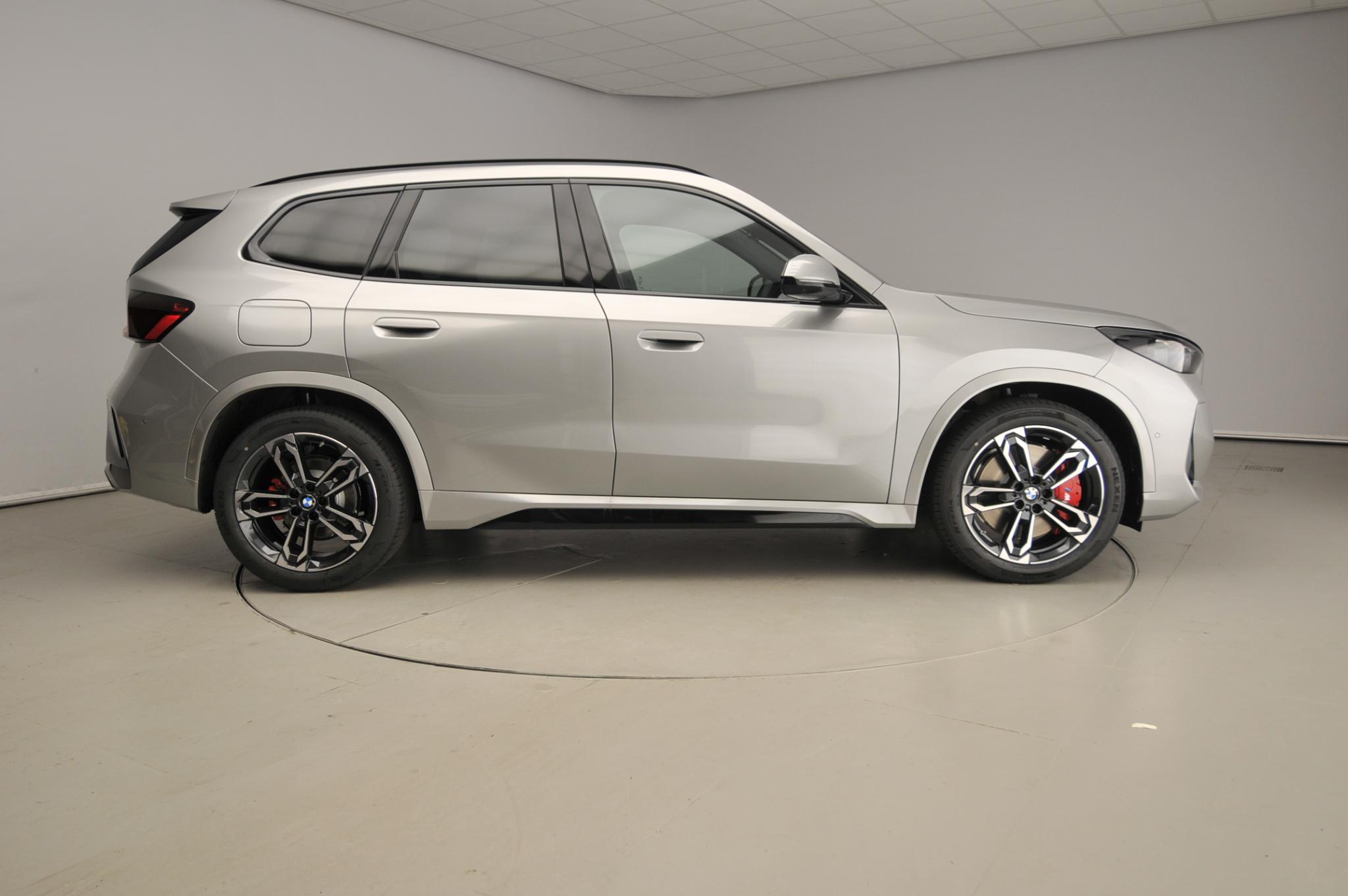 BMW iX1 eDrive20 - Afbeelding 4