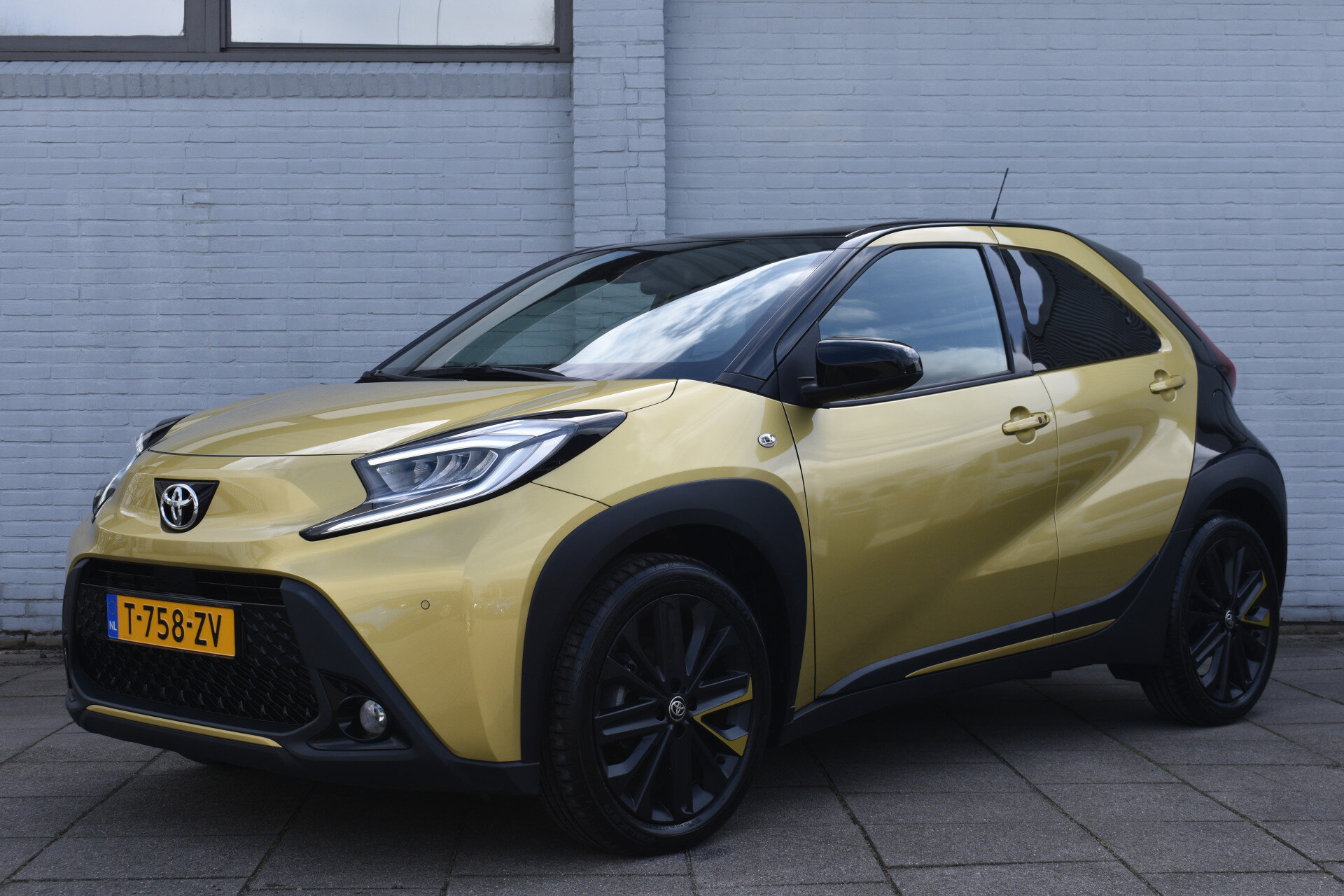 Toyota Aygo X 1.0 VVT-i S-CVT Premium Automaat 72pk