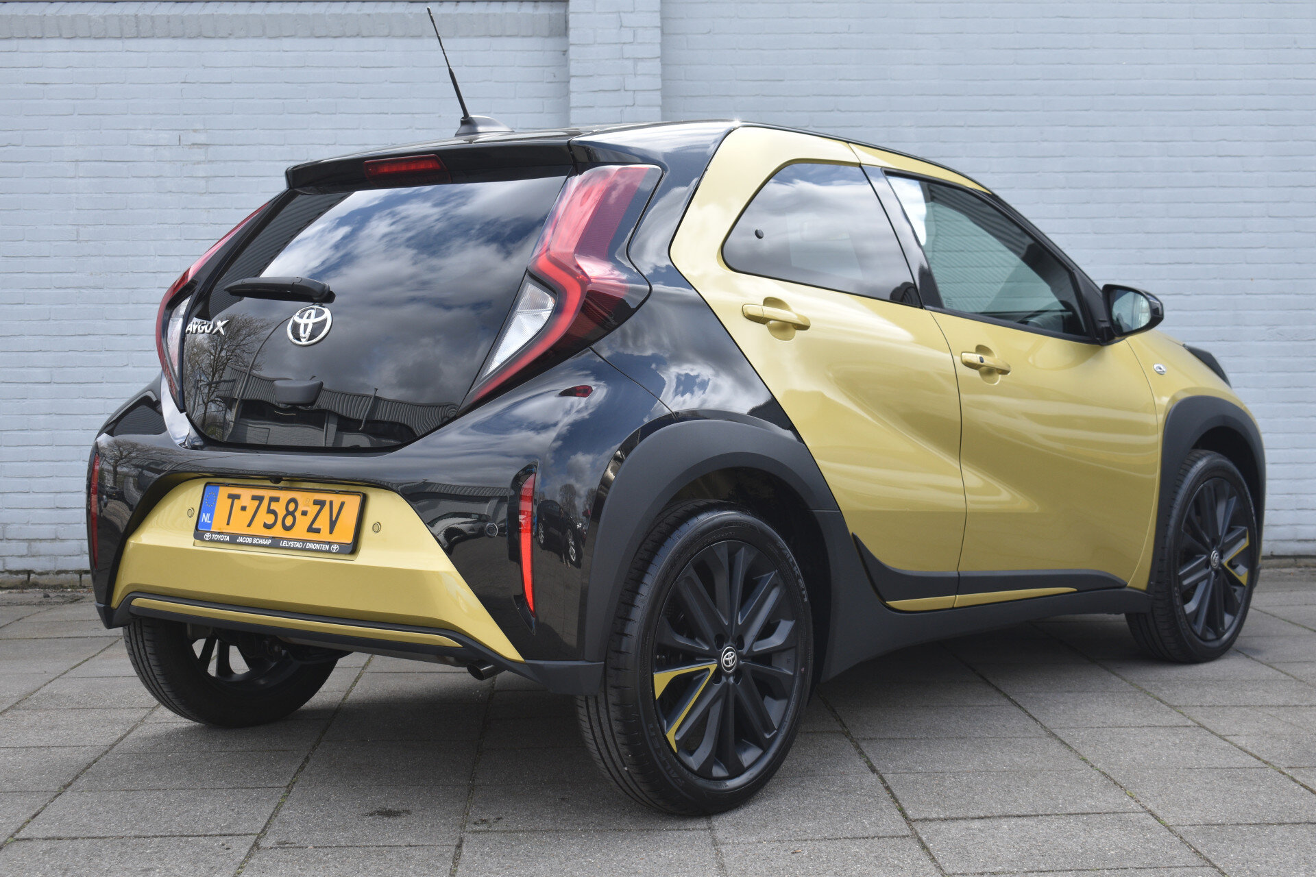 Toyota Aygo X 1.0 VVT-i S-CVT Premium Automaat 72pk - Afbeelding 3