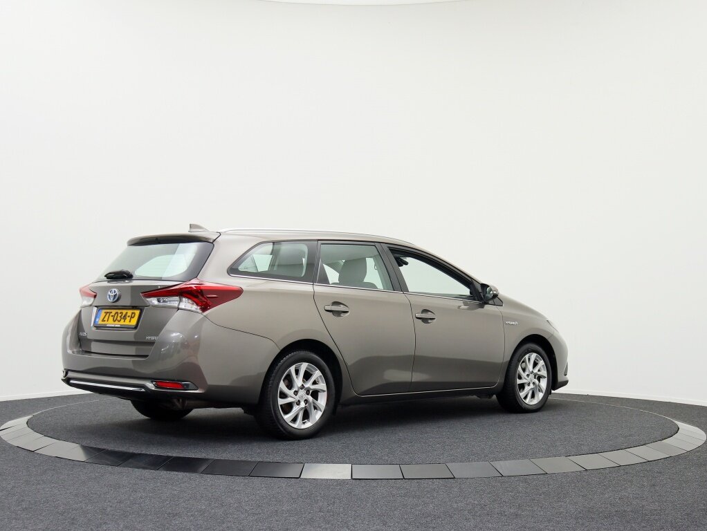 Toyota Auris Touring Sports 1.8 Hybrid Dynamic Ultimate | All-seasonbanden | Stoelverwarming - Afbeelding 2