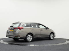 Toyota Auris Touring Sports 1.8 Hybrid Dynamic Ultimate | All-seasonbanden | Stoelverwarming - Afbeelding 2