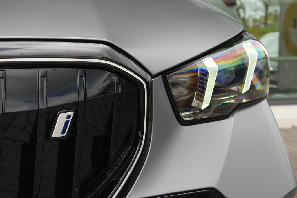 BMW i5 12