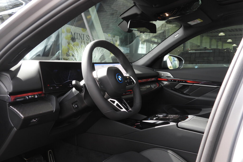 BMW i5 14