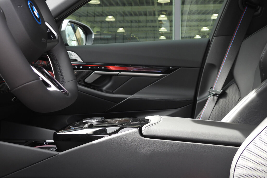 BMW i5 19