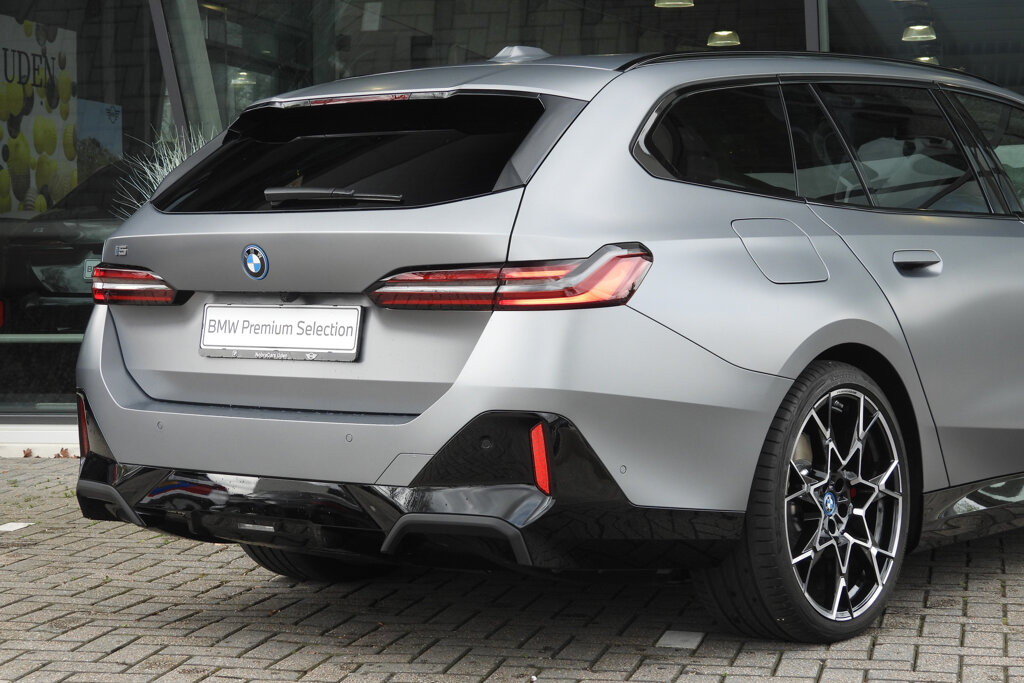 BMW i5 29