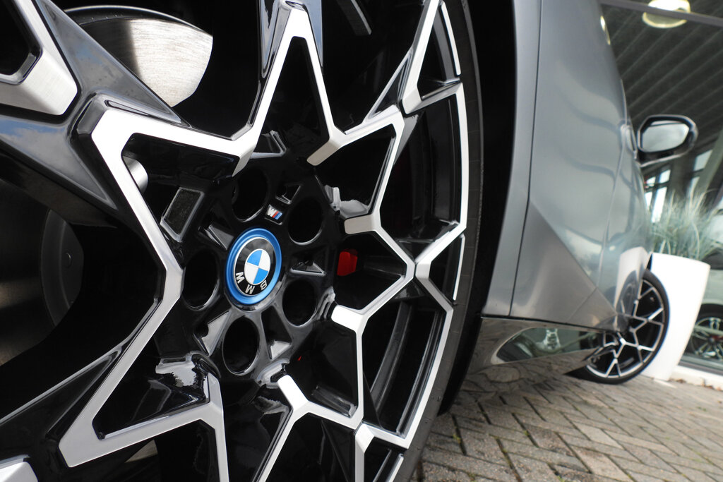 BMW i5 30