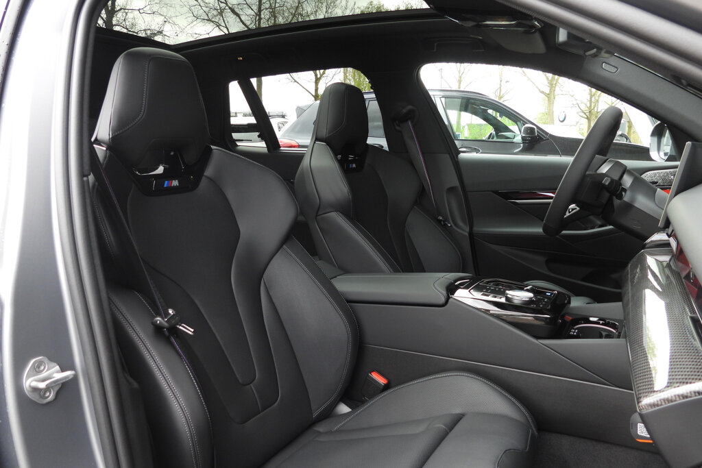 BMW i5 33
