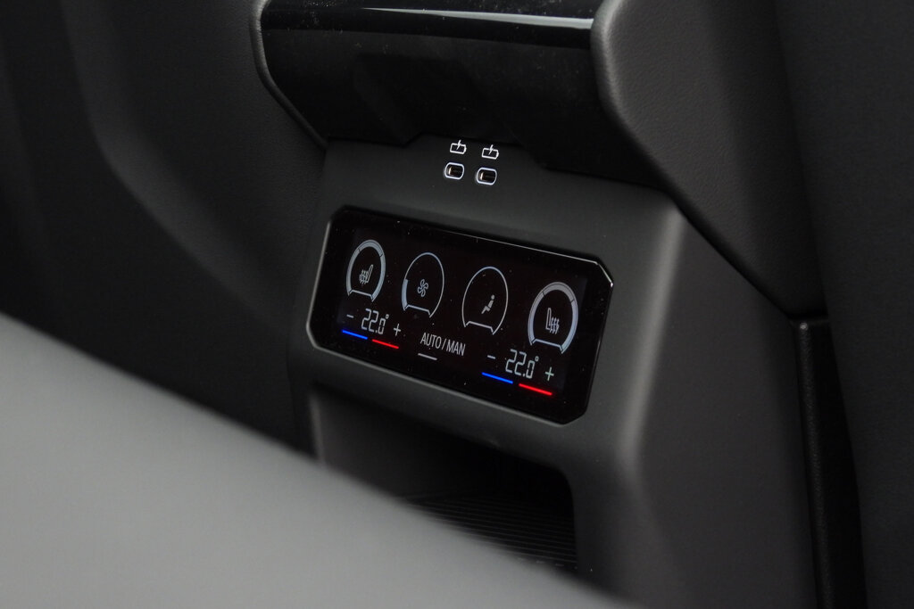 BMW i5 38