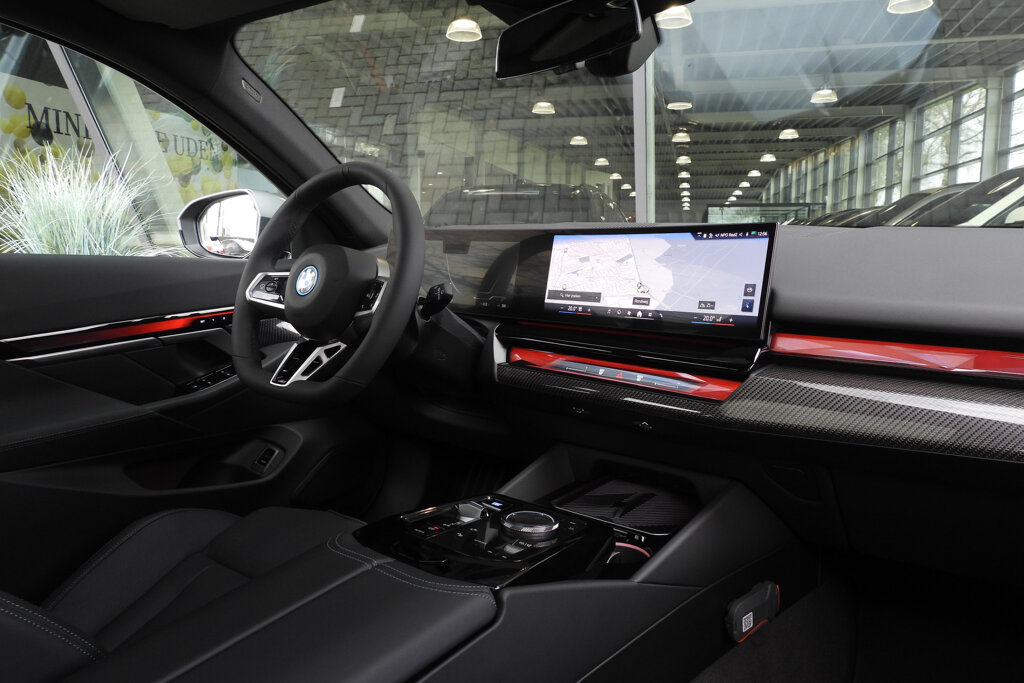 BMW i5 39