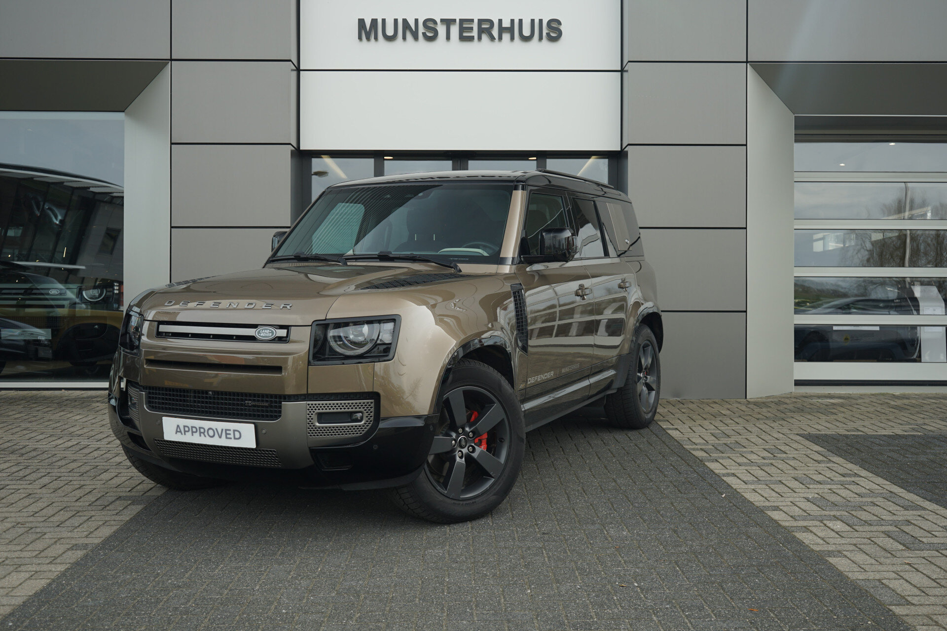 Land Rover Defender Hard Top 3.0 D200 110 MHEV X-Dynamic SE | Occasion Lease vanaf € 1.569,00 p/m - Afbeelding 1