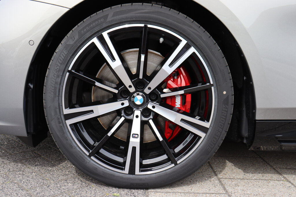 BMW i5 5