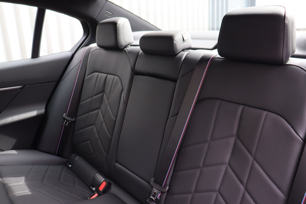 BMW i5 17