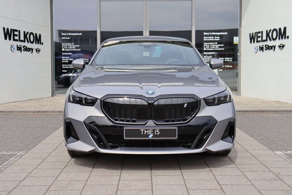 BMW i5 2