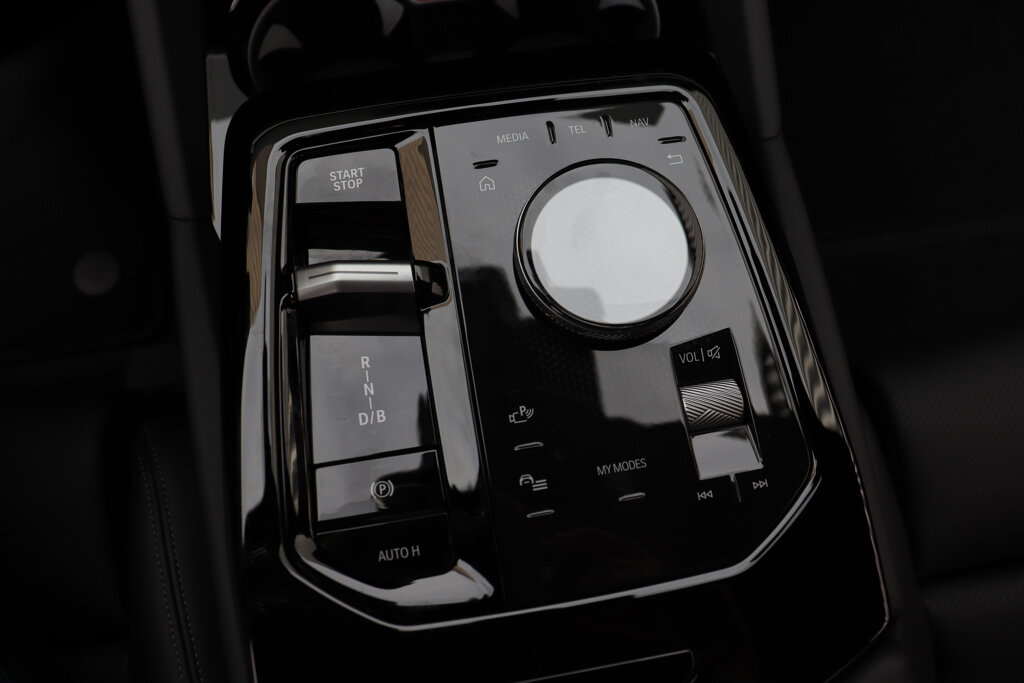 BMW i5 12
