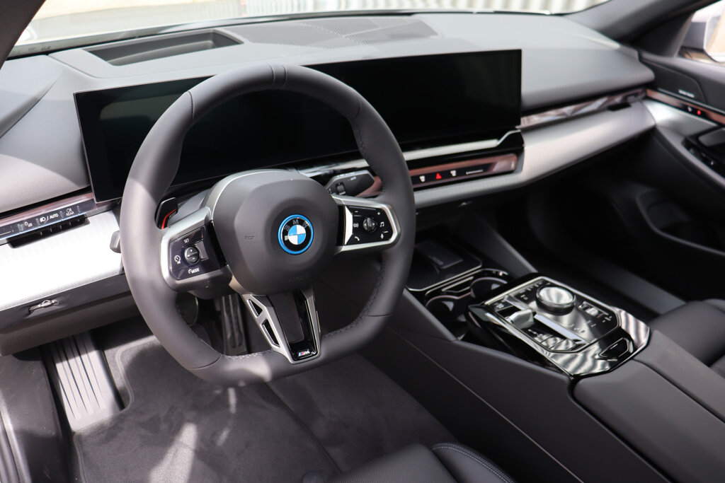BMW i5 13