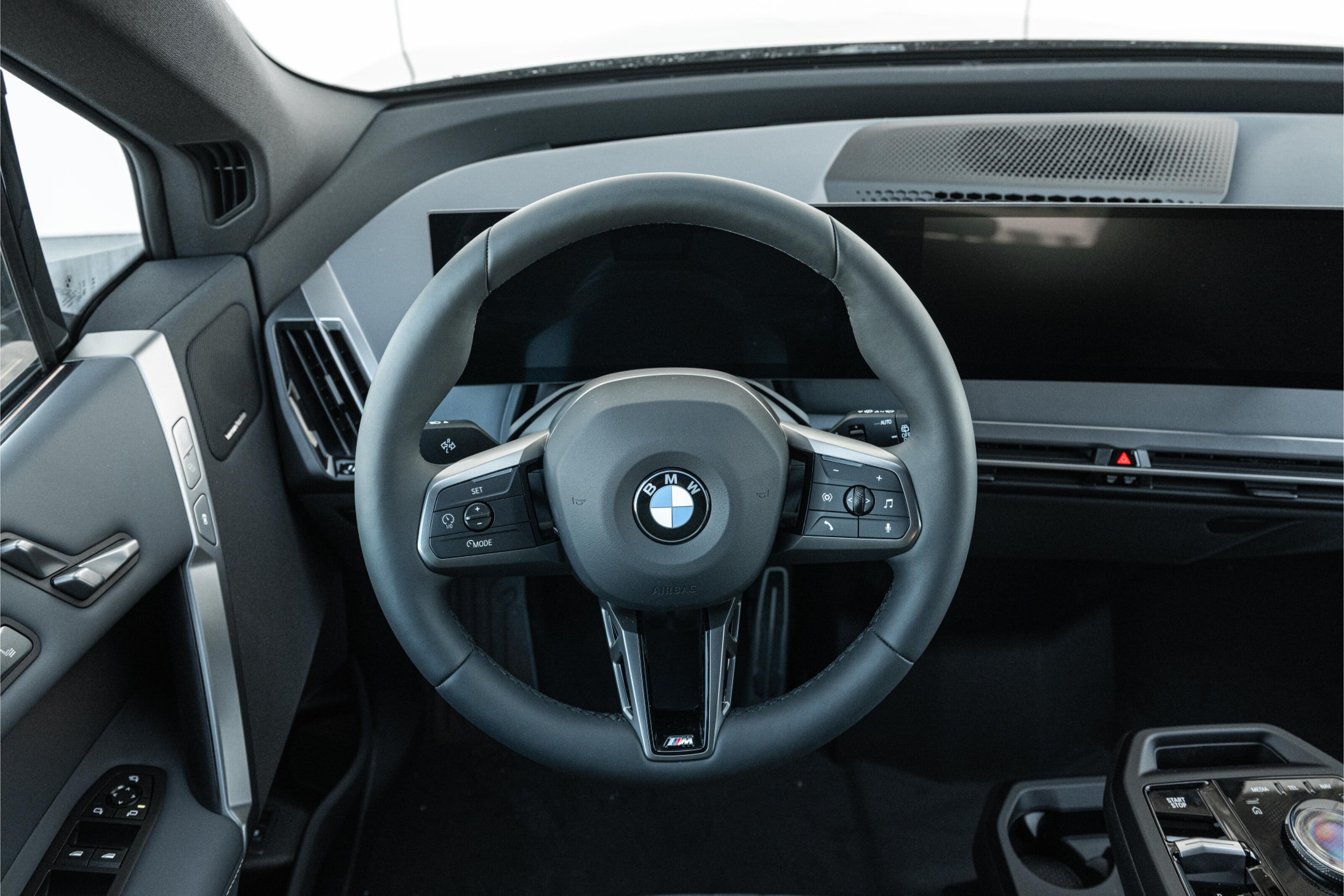 BMW iX 8