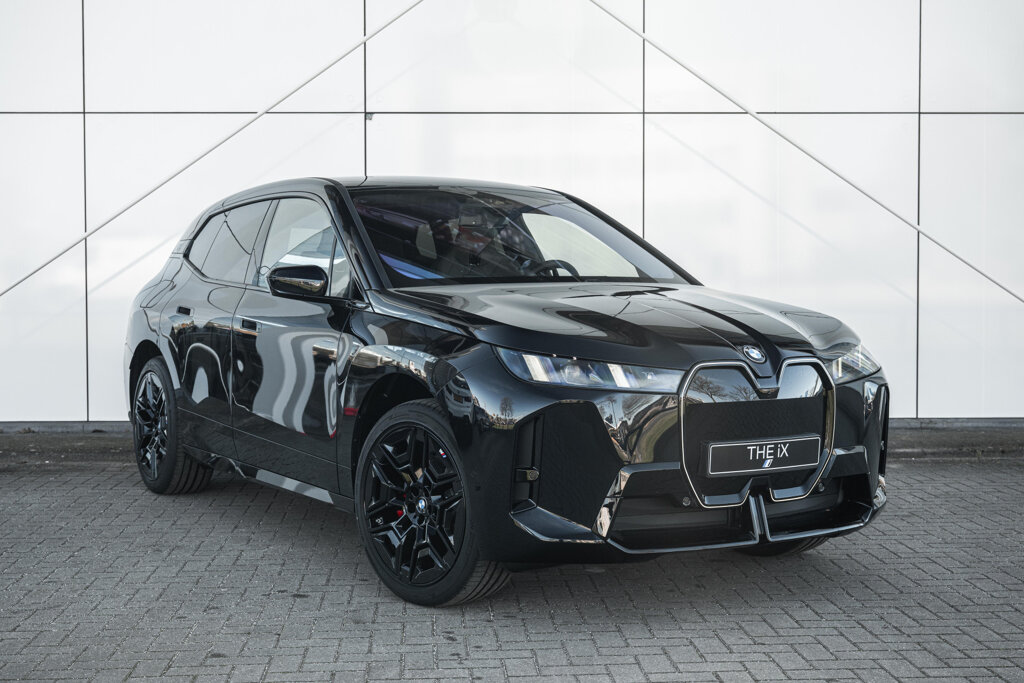 BMW iX 15