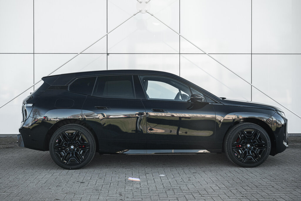 BMW iX 17