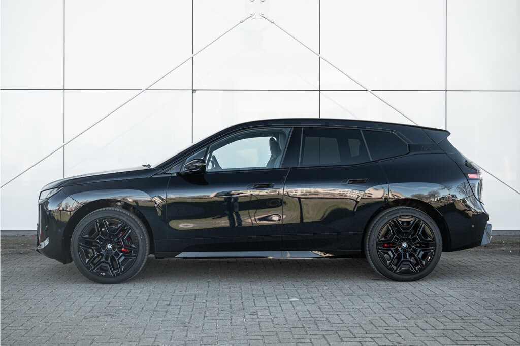 BMW iX 32