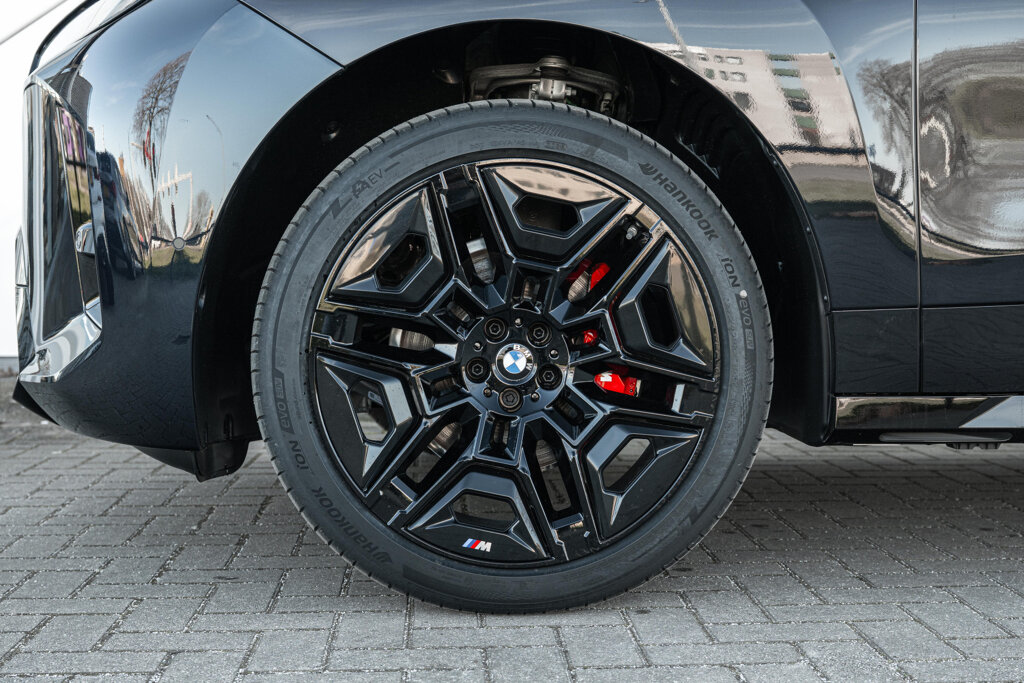 BMW iX 33