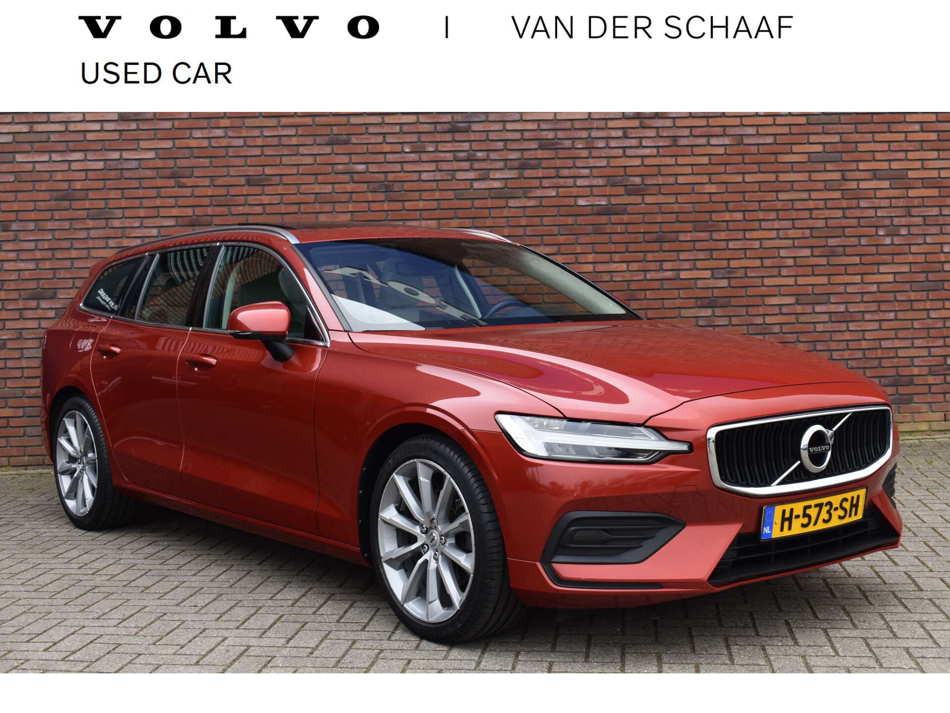 Volvo V60 T4 210PK Automaat Momentum Pro