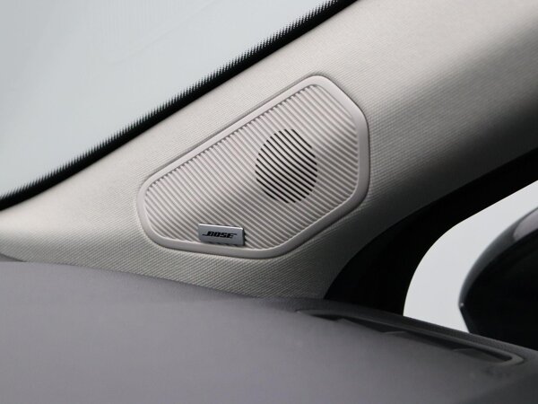 Bose® DAB+ premium audiosysteem met 2 bi-cone speakers, 2 HD-tweeters, 4 woofers, subwoofer en extra versterker