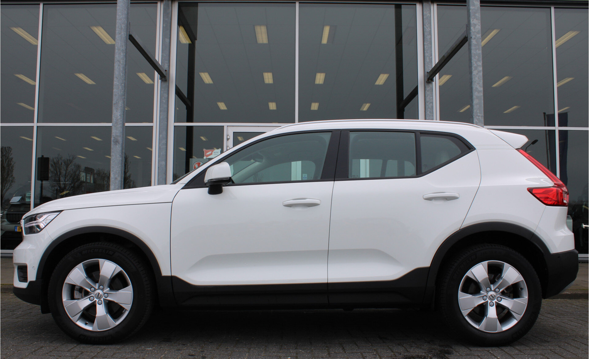 Volvo XC40 T4 191PK Automaat Momentum - Afbeelding 2