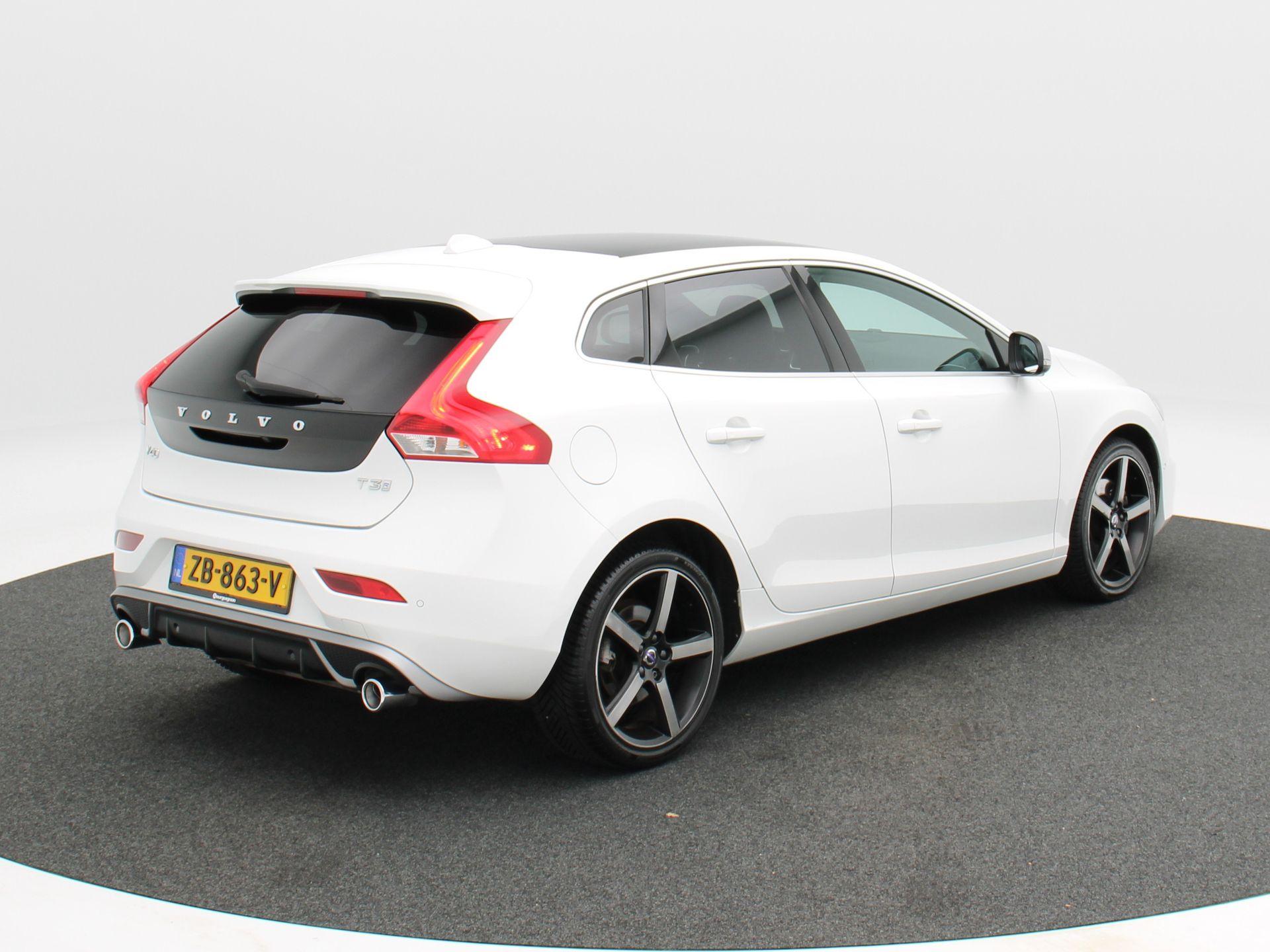Volvo V40 1.5 T3 Polar+ Sport - Afbeelding 2