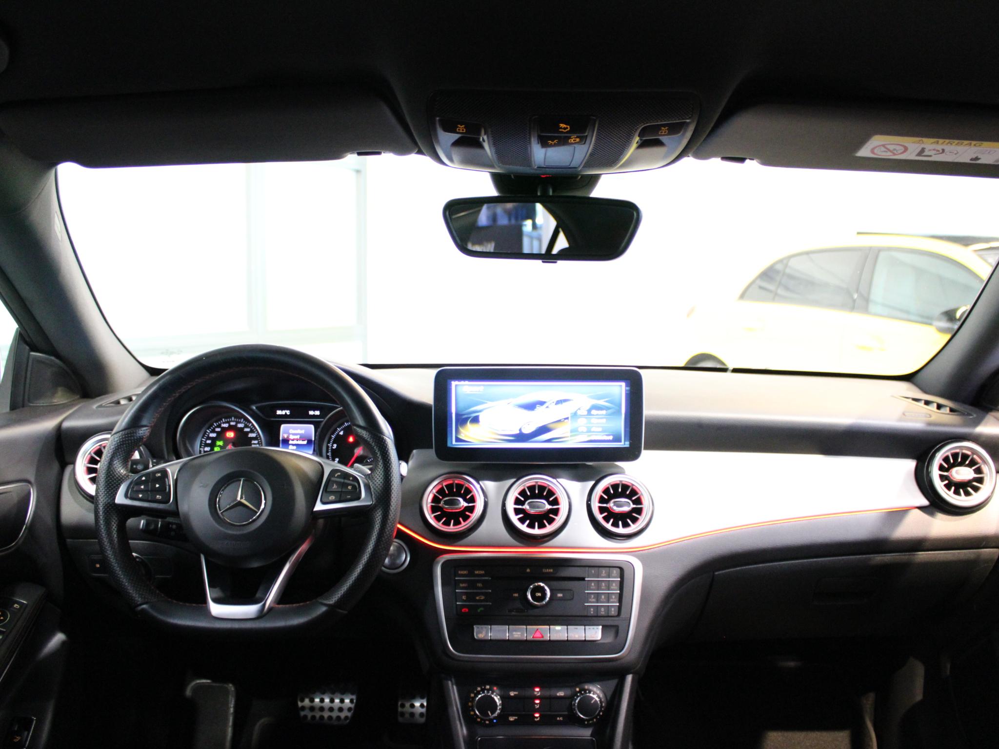 Mercedes-Benz CLA Coupé 180 Business Solution AMG - Afbeelding 3