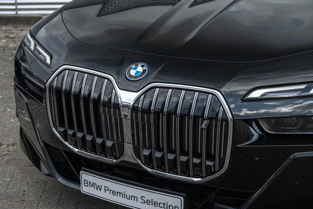 BMW i7 2
