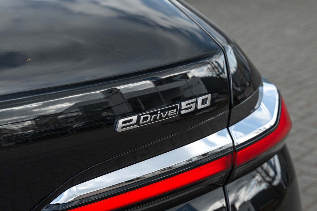 BMW i7 12