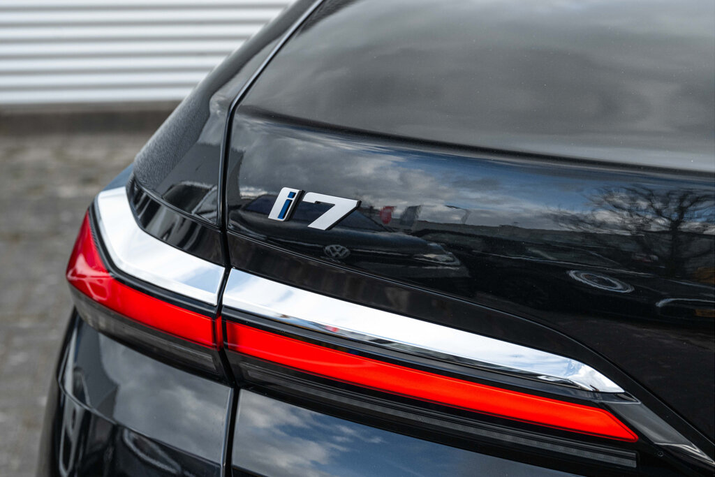 BMW i7 13