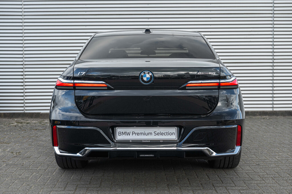 BMW i7 14
